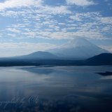 本栖湖からの眺望の写真 「雲のアート」