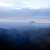 北岳からの富士山の写真 「煙に巻く」