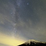 滝沢林道の天の川の写真 「富士、天を仰ぐ」