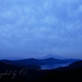 大観山からの富士山と雲の写真 「願いは届かず」