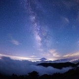 雲海と天の川と富士山の写真 「天頂銀河」