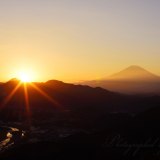 松田山から夕日と富士山の写真 「落陽」