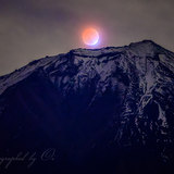 2021年11月19日・部分月食のパール富士（ルビー富士）の写真 「一生に一度の奇跡～ルビー富士～」