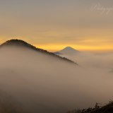 バラ谷の頭から富士山と雲海の写真 「天空の荒波」