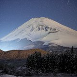 十里木高原から見る富士山と雪景色の夜景の写真 「snow fantasy」