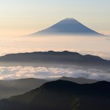 北岳からの雲海と富士山の写真 「輝きだす」