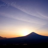 長尾峠の夕焼けの写真 「肩より照らして」