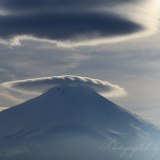 笠雲と吊るし雲の写真 「笠雲ツイスト」