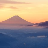 高ボッチ高原からの夜明けの富士山の写真 「朝焼け遠望」