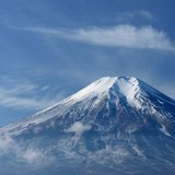 忍野村より望む富士山の写真 「碧白のときめき」