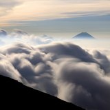 北岳・八本歯のコルより雲海と富士山の写真 「月夜の激流」