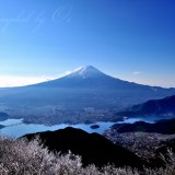 御坂黒岳から望む富士山の写真 「御坂の頂で」