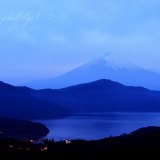 大観山から見た富士山の写真 「存在感、薄め。」