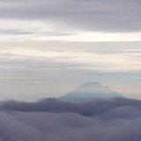 赤石岳から望む富士山の写真 「幻の富士」
