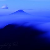 白谷丸の滝雲と富士山の写真 「天空の滝」
