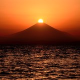 森戸海岸からのダイヤモンド富士の写真 「ドンピシャ！」