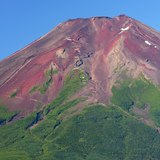 富士吉田市農村公園から望む赤富士の写真 「夏富士の顔」