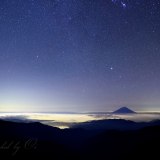 北岳から望む富士山と星空の写真 「満点の夜」