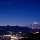チェックメイトCCの夜景と富士山の写真 「放射して」