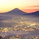 高ボッチ高原からの夜明けの富士山の写真 「暁の街」