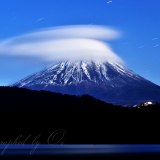 月光で撮影した笠雲の写真 「ふわり帽子」