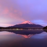 山中湖から望む1焼けの紅富士の写真 「静かなる色めき」