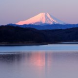 狭山湖の紅富士の写真 「遥かの紅」