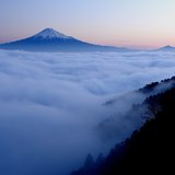 清水吉原から望む富士山と雲海の写真 「全てを飲み込んで」