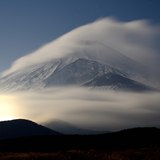 十里木高原・忠ちゃん牧場から望む富士山の夜景の写真 「湿風」