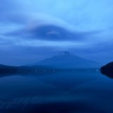 山中湖の吊るし雲の写真 「蒼の妖怪」