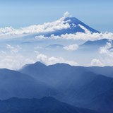 広河内岳から夏の富士山の写真 「夏雲を纏い」